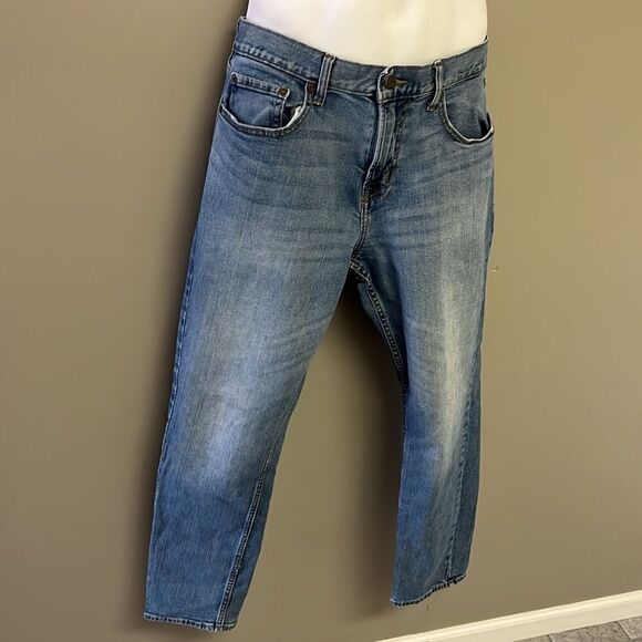 Old Navy Men’s Light Wash Faded Athletic Built-In Flex Straight Jeans- 33 X 30 - Picture 3 of 11